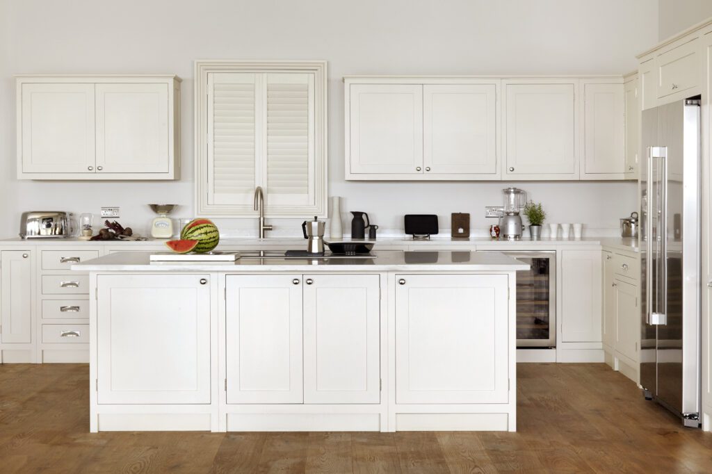 kitchens with white shaker cabinets