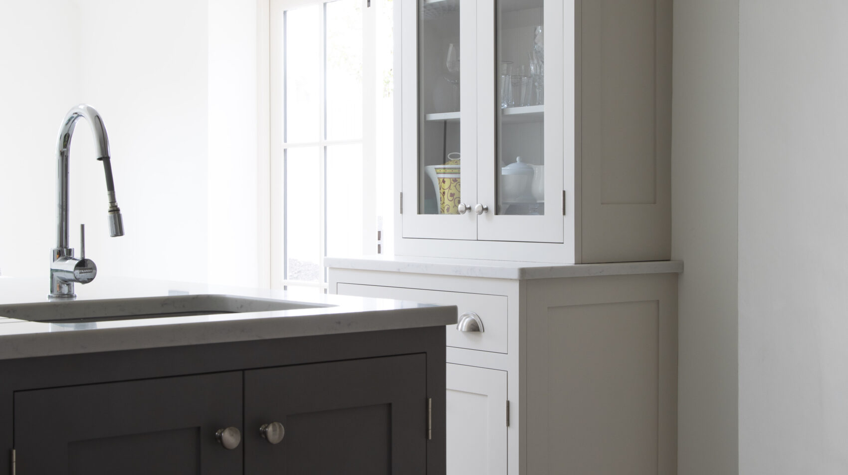 kitchens with white shaker cabinets